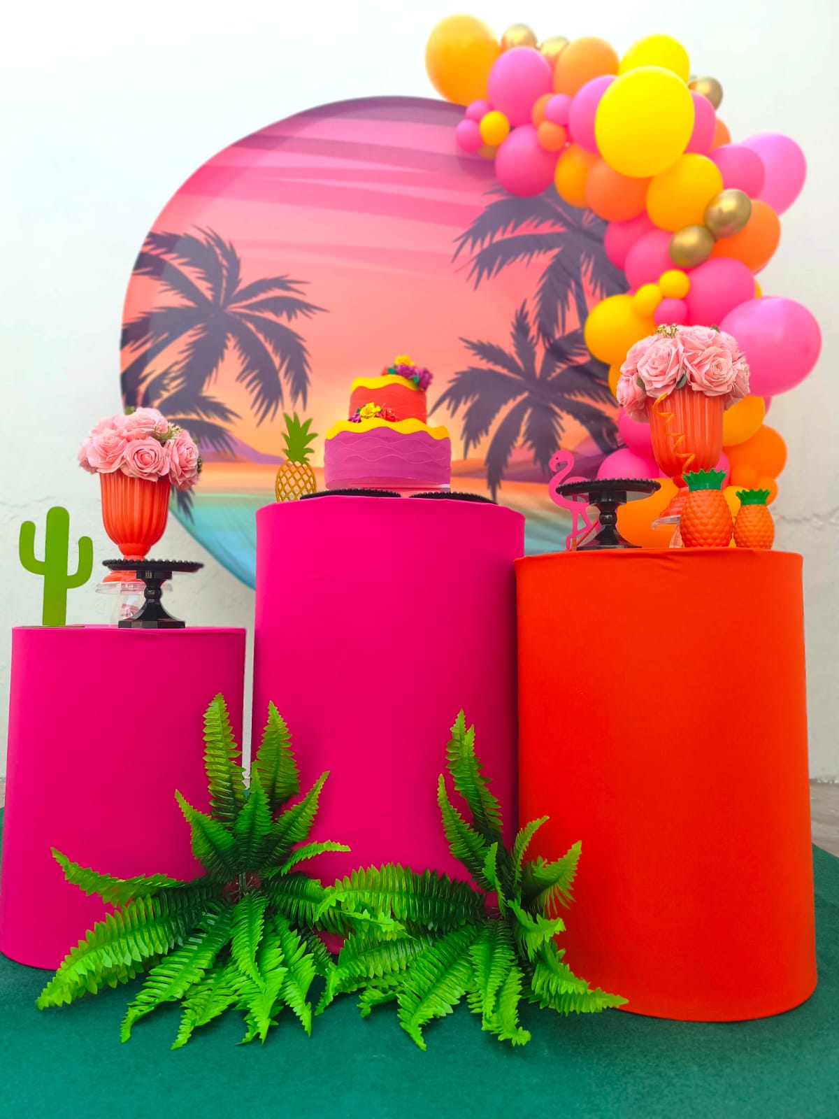 Painel floral e flamingos — portfólio Limkids